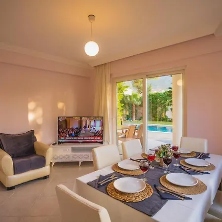 Oeluedenizde Genis Bahce Oezel Havuzlu Royal 11 *