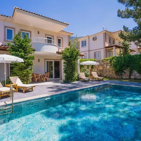 ölüdenizde Geniş Bahçe özel Havuzlu Royal 11 Villa Fethiye