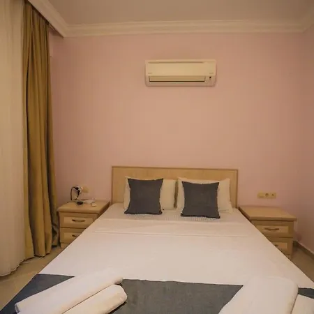 Oeluedenizde Genis Bahce Oezel Havuzlu Royal 11 Fethiye