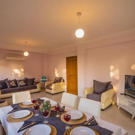 Oeluedenizde Genis Bahce Oezel Havuzlu Royal 11