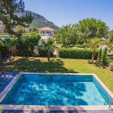 Oeluedenizde Genis Bahce Oezel Havuzlu Royal 11 * 费特希耶