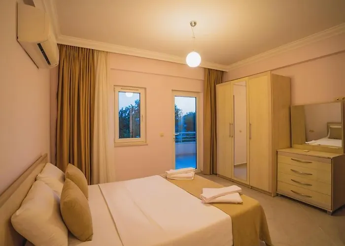 Oeluedenizde Genis Bahce Oezel Havuzlu Royal 11 Fethiye