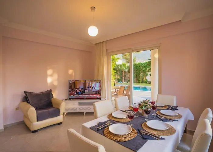 Oeluedenizde Genis Bahce Oezel Havuzlu Royal 11 *