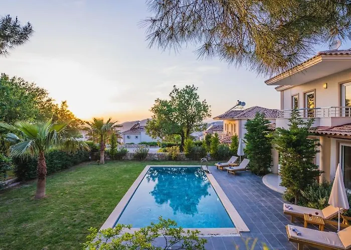 Villa Oeluedenizde Genis Bahce Oezel Havuzlu Royal 11 *