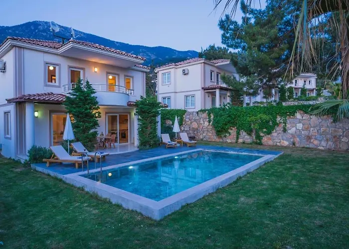 Oeluedenizde Genis Bahce Oezel Havuzlu Royal 11 *