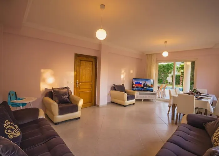 Oeluedenizde Genis Bahce Oezel Havuzlu Royal 11 Villa *