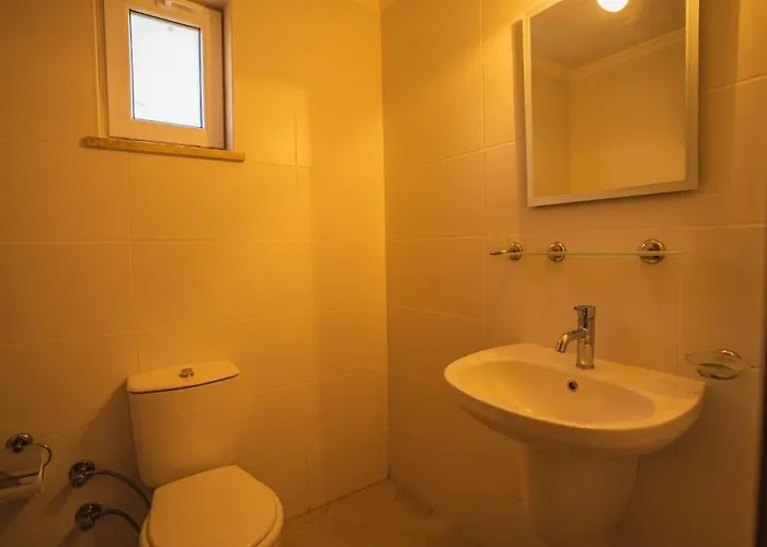 Villa Oeluedenizde Genis Bahce Oezel Havuzlu Royal 11