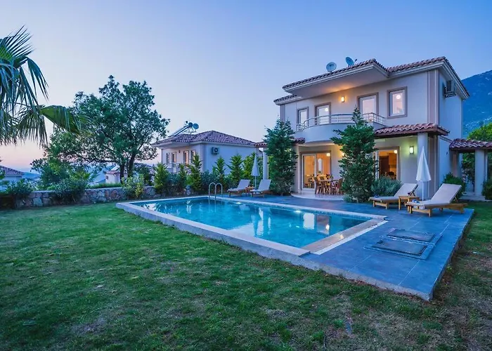 Oeluedenizde Genis Bahce Oezel Havuzlu Royal 11 *