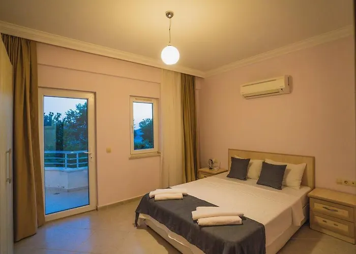 Villa Oeluedenizde Genis Bahce Oezel Havuzlu Royal 11 Fethiye