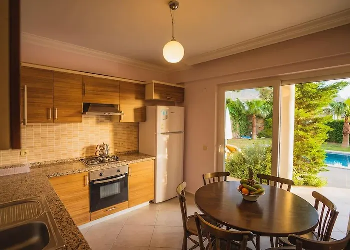 Oeluedenizde Genis Bahce Oezel Havuzlu Royal 11 Villa Fethiye