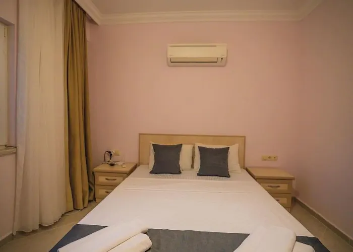 Oeluedenizde Genis Bahce Oezel Havuzlu Royal 11 Fethiye