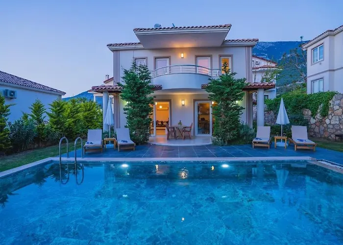 Oeluedenizde Genis Bahce Oezel Havuzlu Royal 11