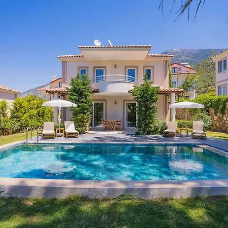 Oeluedenizde Genis Bahce Oezel Havuzlu Royal 11 Villa Fethiye