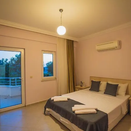 Villa Oeluedenizde Genis Bahce Oezel Havuzlu Royal 11 Fethiye