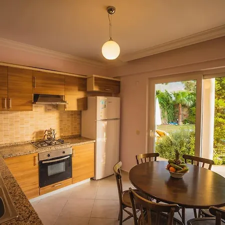 Oeluedenizde Genis Bahce Oezel Havuzlu Royal 11 Villa Fethiye