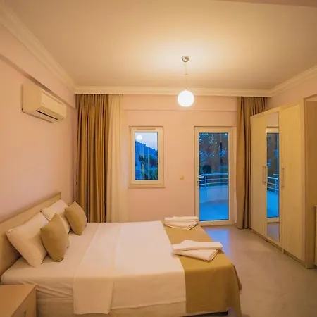 Oeluedenizde Genis Bahce Oezel Havuzlu Royal 11 Fethiye