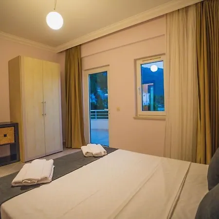 Villa Oeluedenizde Genis Bahce Oezel Havuzlu Royal 11 Fethiye