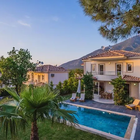 Oeluedenizde Genis Bahce Oezel Havuzlu Royal 11 Villa Fethiye