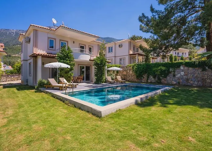 Vila Oeluedenizde Genis Bahce Oezel Havuzlu Royal 11 *
